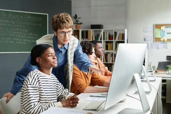 Astuces pour étudiants : maximiser votre réussite en alternance