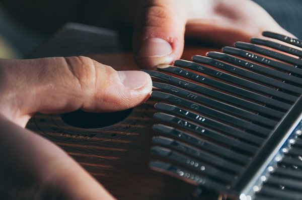 Quels sont les nécessaires à savoir avant d'apprendre le Kalimba ?