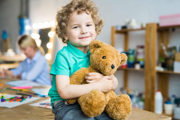 Quels sont les bienfaits des peluches pour le développement affectif et cognitif des enfants et des bébés ?