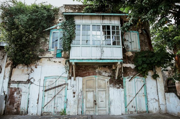 Restaurer une Maison Ancienne : Conseils et Pièges à Éviter