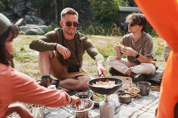 Peut-on trouver des campings naturistes adaptés aux familles ?