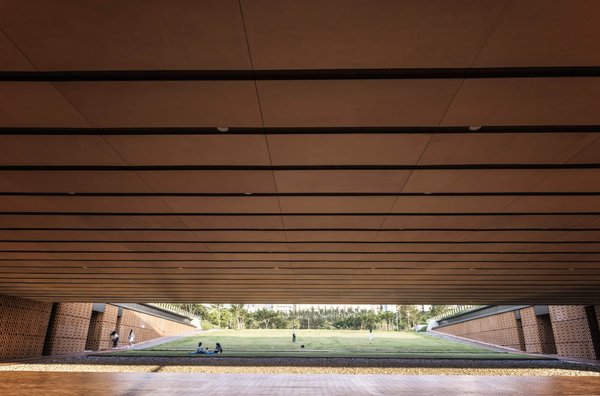 Quelle est l'influence de l'architecture dans les peintures de Friedrich ?